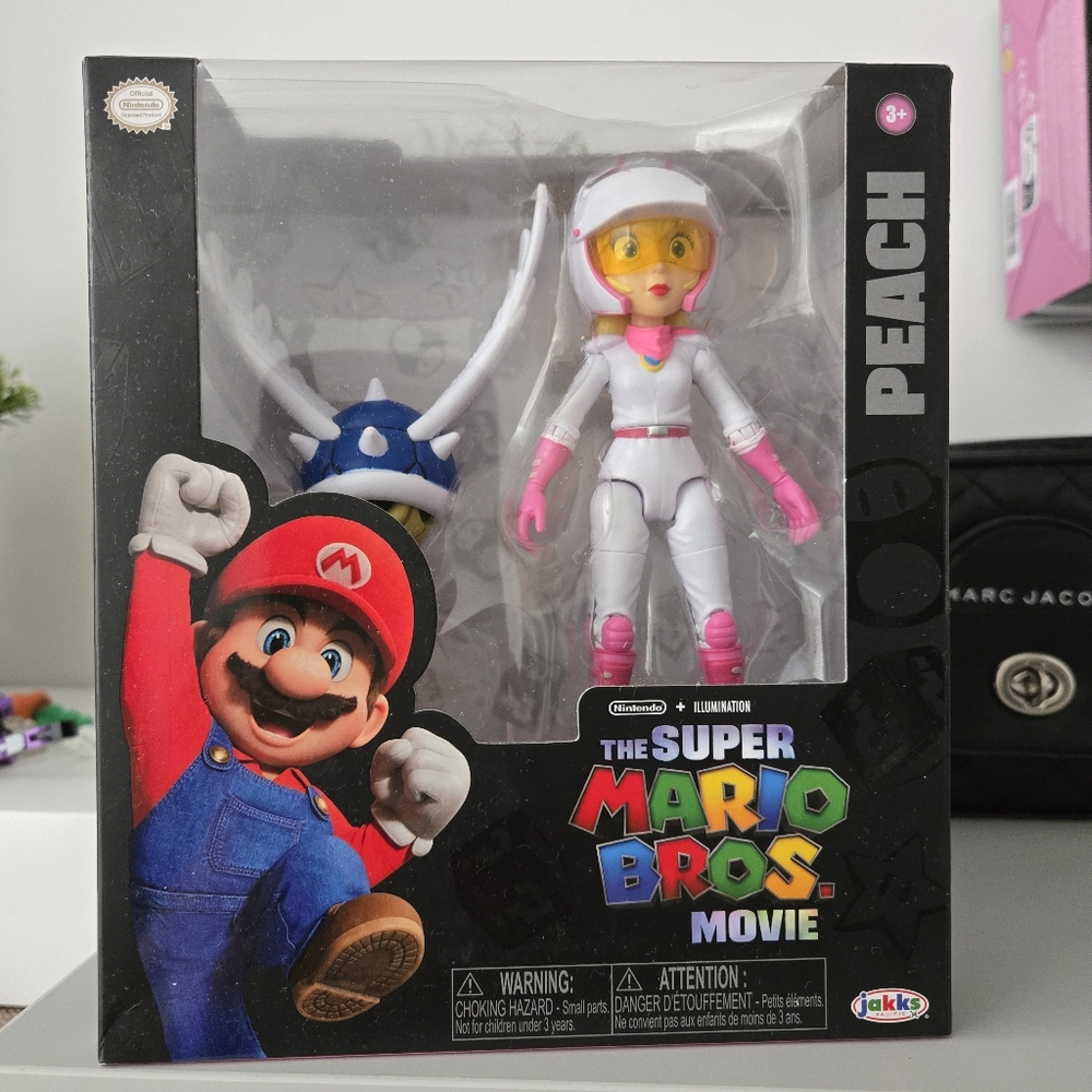 Nintendo Super Mario Princess Peach Pink and White Action Figure